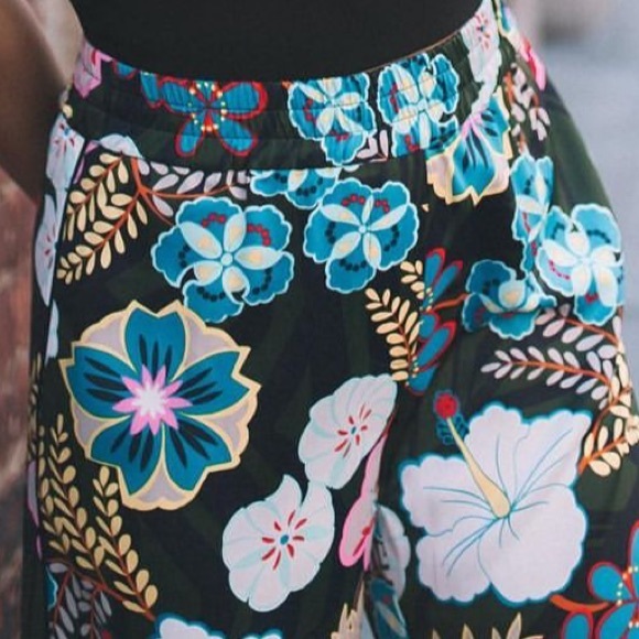 Tropical Print cropped pants silky and easy perfect for spring summer - Picture 6 of 11